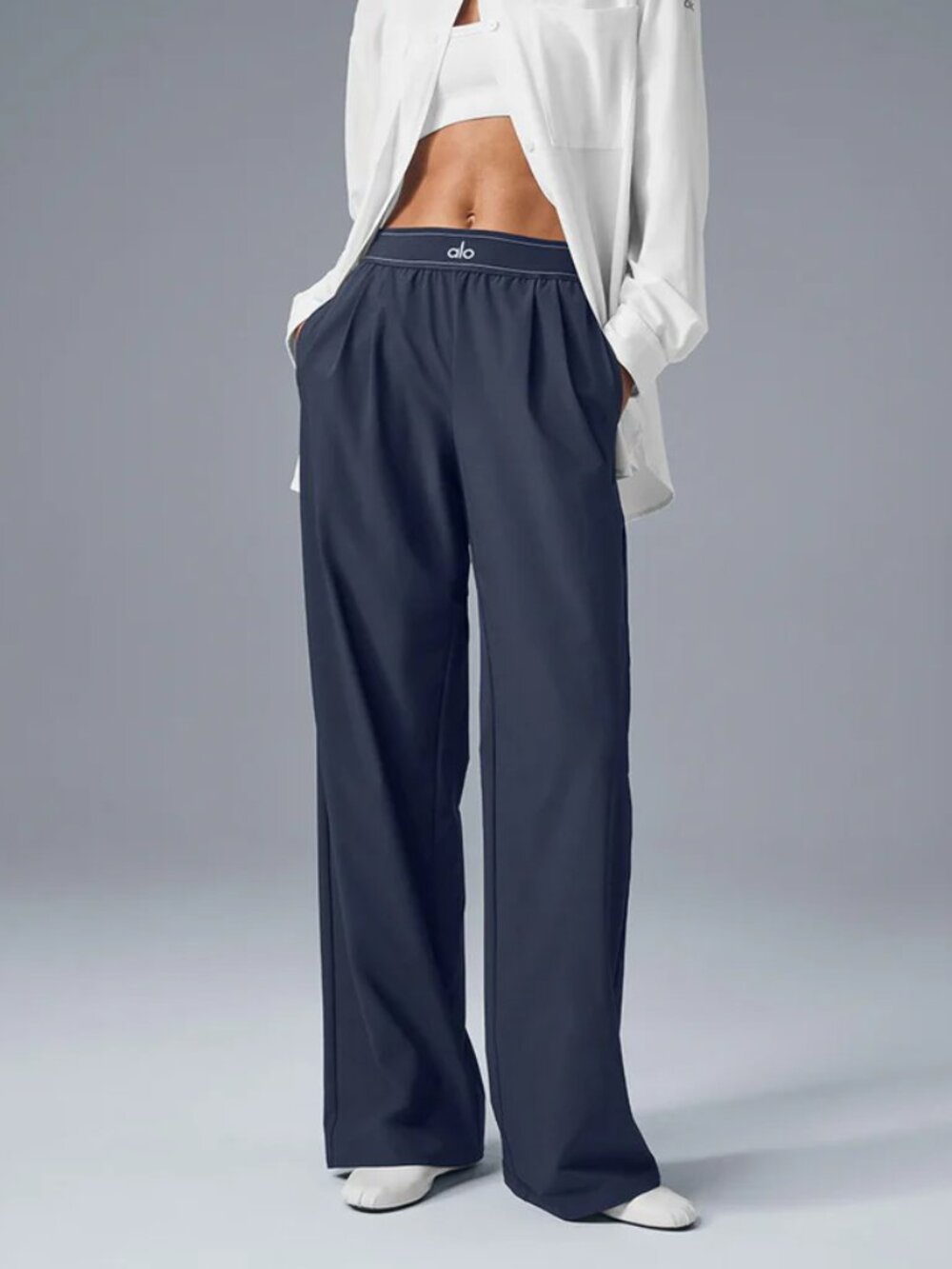 👜 NWT Alo Yoga Suit Up Trouser Navy ✨ Relaxed Wide Leg Pants Regular length - Picture 9 of 9